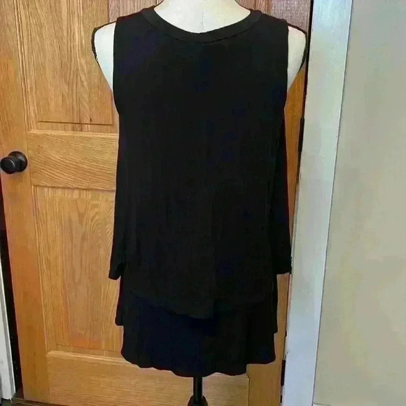 Agnes & Dora Tiered Black Sleeveless Top - Picture 3 of 5